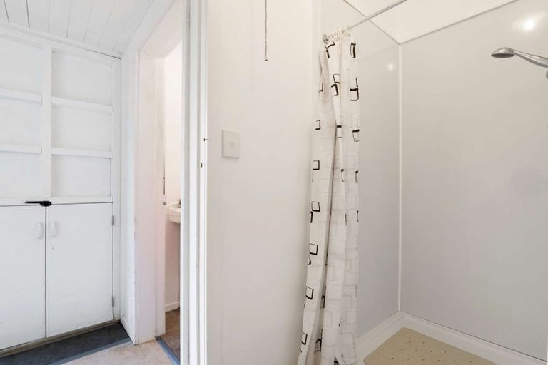 Photo of property in 32 Hutchison Crescent, Durie Hill, Whanganui, 4500