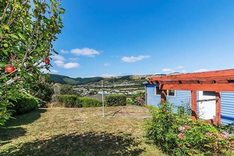 Photo of property in 25 Turkington Street, Tawa, Wellington, 5028