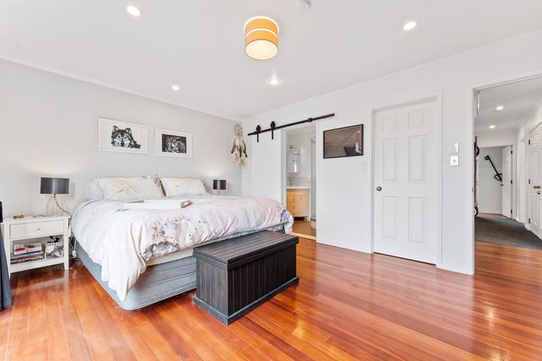 Photo of property in 10 Ballini Rise, West Harbour, Auckland, 0618