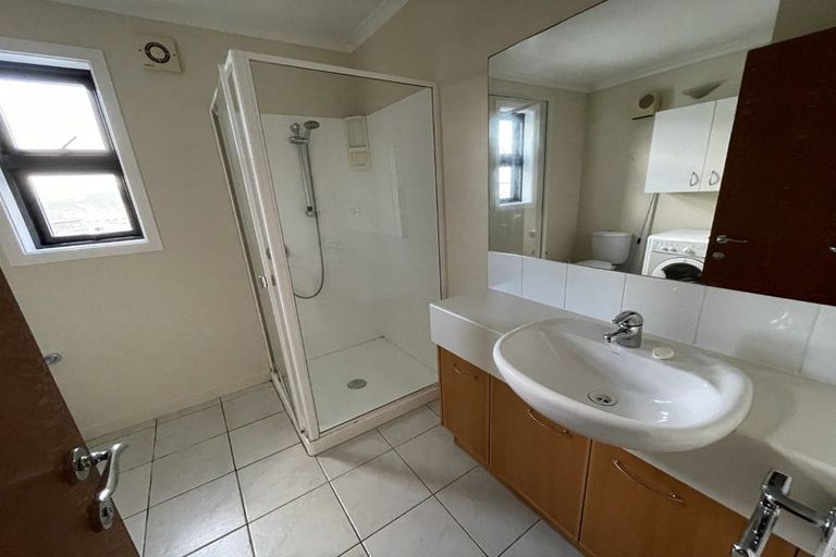 Photo of property in Endeavour Apartments, 6/125 Thorndon Quay, Pipitea, Wellington, 6011