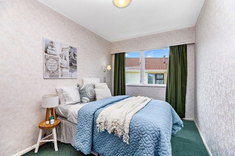 Photo of property in 30 Westview Grove, Miramar, Wellington, 6022