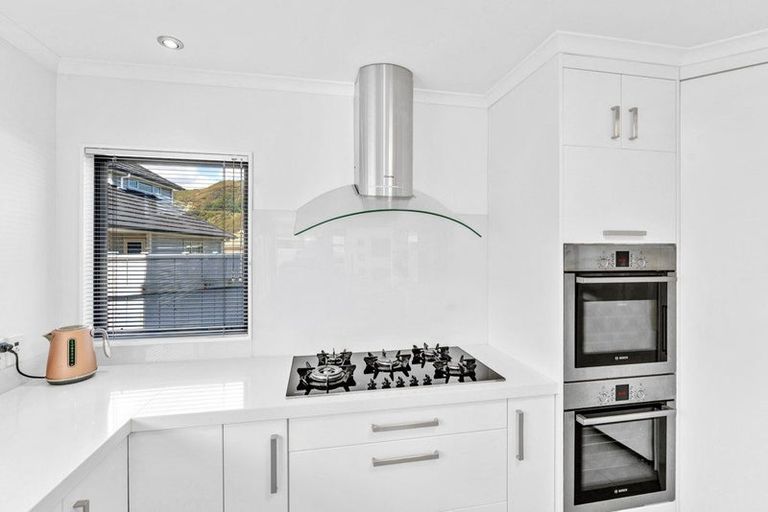 Photo of property in 37 Vincent Street, Waterloo, Lower Hutt, 5011