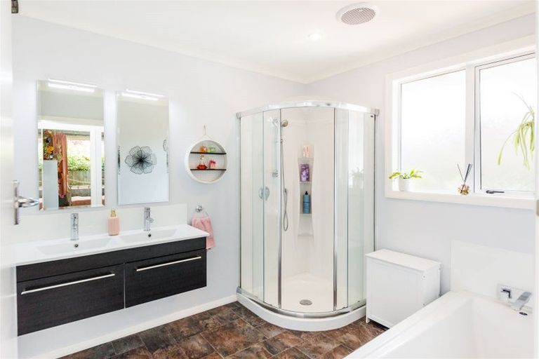 Photo of property in 34 Surrey Crescent, Hokowhitu, Palmerston North, 4410