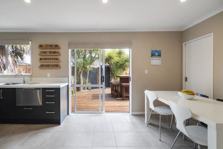 Photo of property in 21 Palliser Place, Milson, Palmerston North, 4414