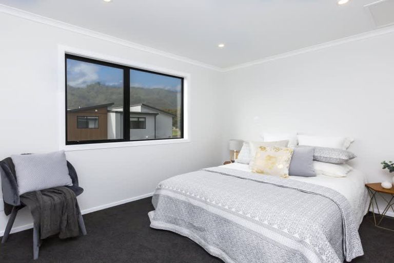 Photo of property in 7 Josland Lane, Wallaceville, Upper Hutt, 5018