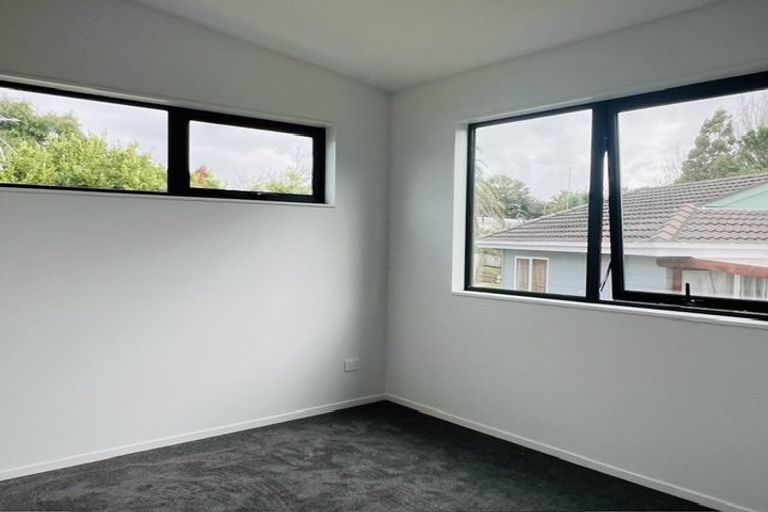 Photo of property in 4a Lowell Place, Massey, Auckland, 0614