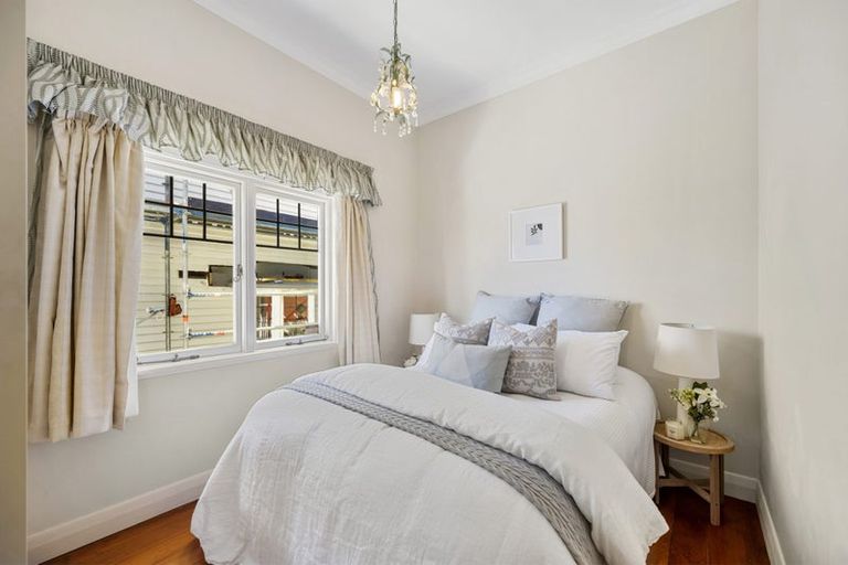 Photo of property in 18 Burnell Avenue, Thorndon, Wellington, 6011