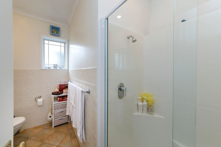 Photo of property in 4 The Oaks, Awapuni, Palmerston North, 4412