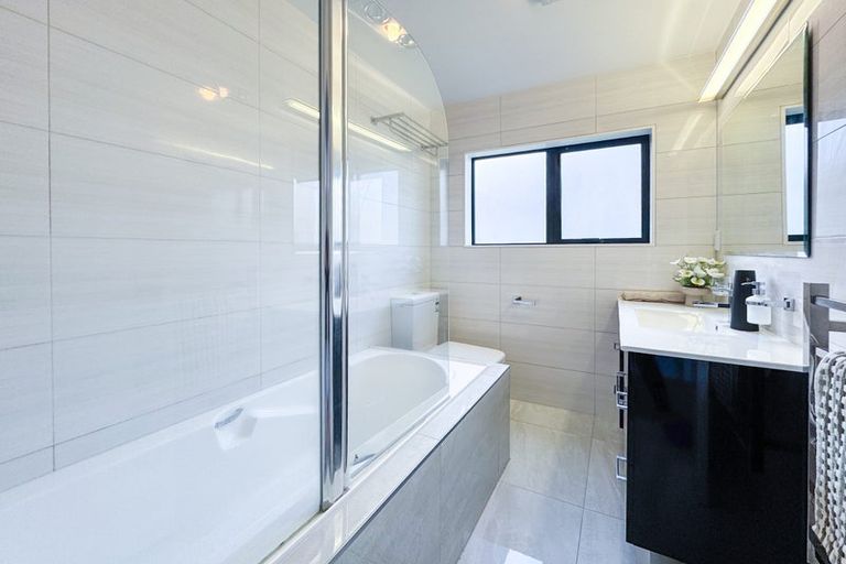 Photo of property in 7a Fairdene Avenue, Henderson, Auckland, 0610
