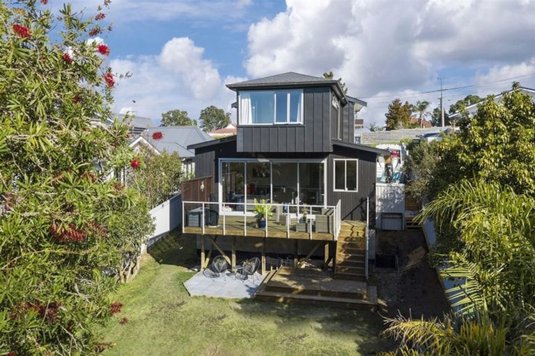Photo of property in 4 Rock Isle Road, Torbay, Auckland, 0630