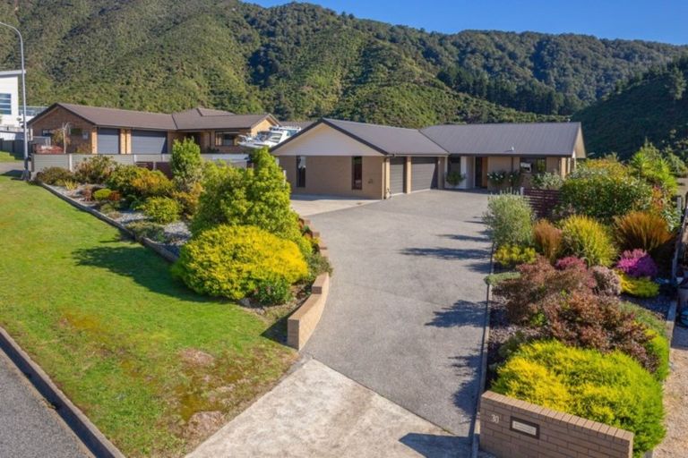 Photo of property in 30 Harbour View Heights, Picton, 7220