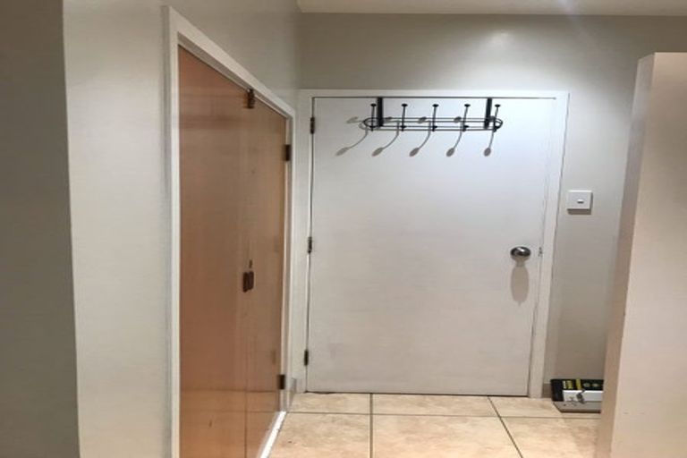 Photo of property in 2/22 School Road, Te Atatu South, Auckland, 0610