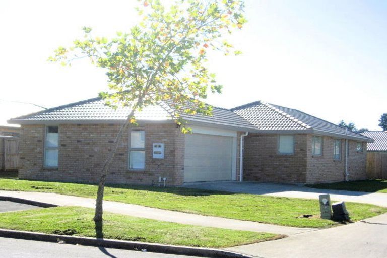 Photo of property in 48 Castlefinn Drive, Weymouth, Auckland, 2103