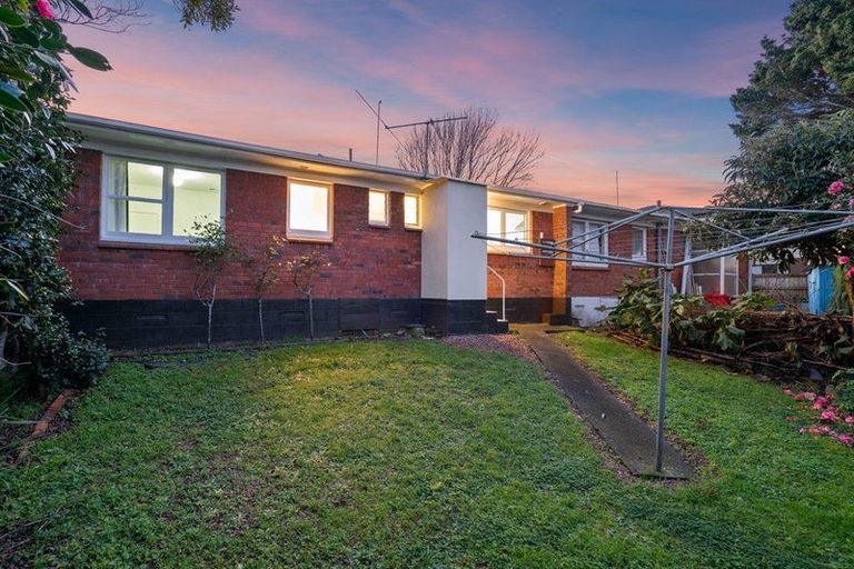 Photo of property in 2/10 Mahon Place, Papatoetoe, Auckland, 2025