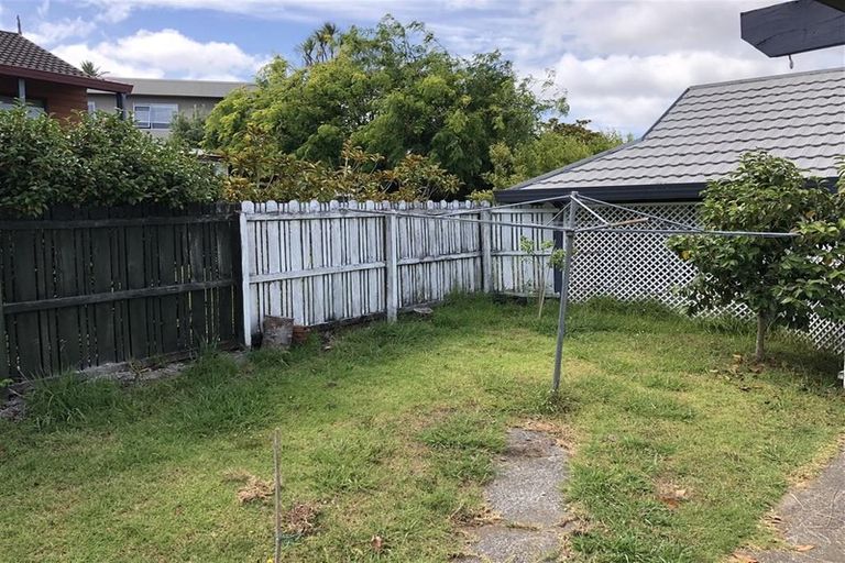 Photo of property in 16 Mallard Place, Unsworth Heights, Auckland, 0632
