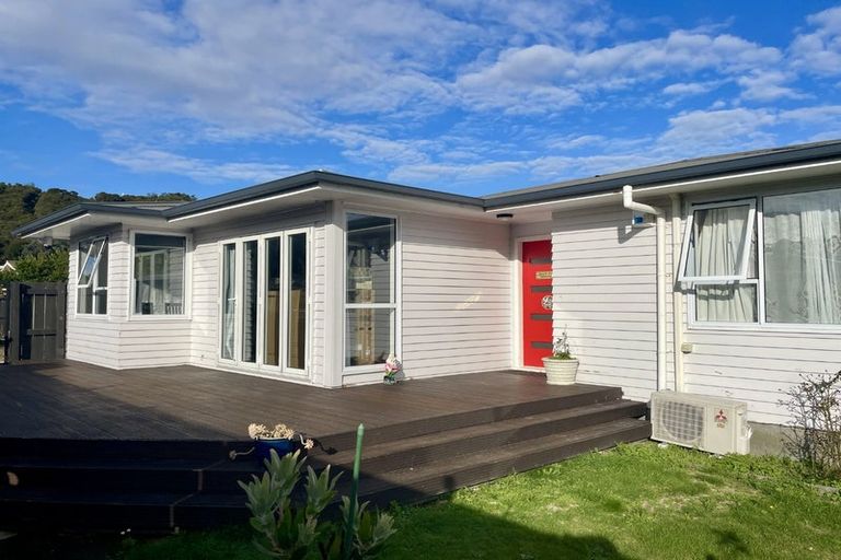 Photo of property in 3 Manutuke Street, Wainuiomata, Lower Hutt, 5014