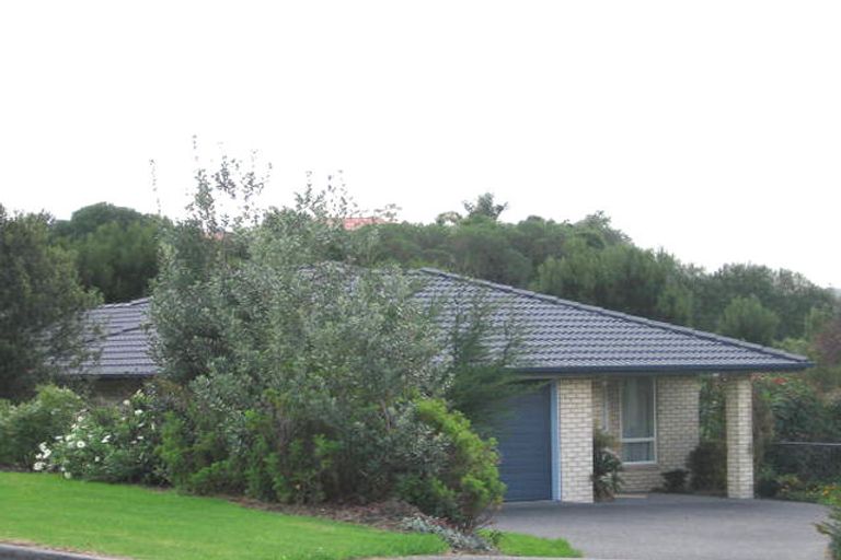 Photo of property in 5 Burgundy Park Avenue, Henderson, Auckland, 0612