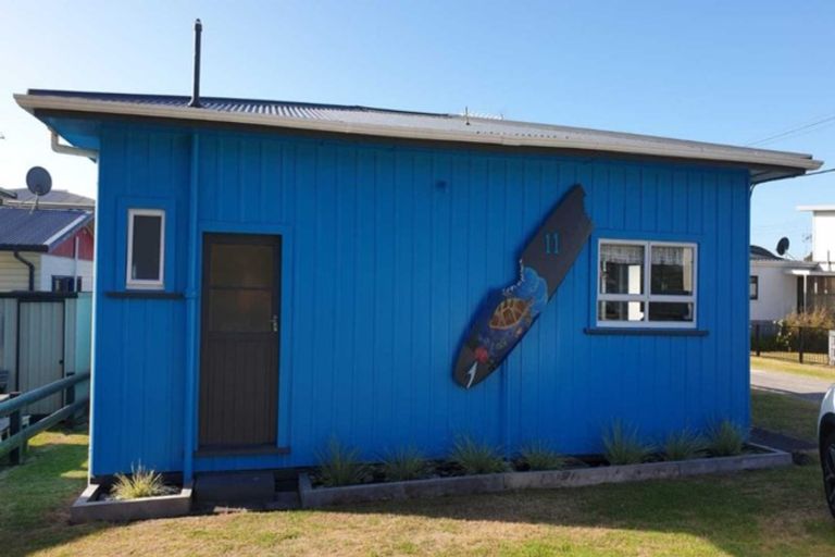 Photo of property in 11 Second Avenue, Urenui, 4377