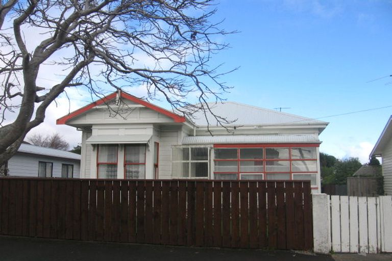 Photo of property in 131 Whites Line East, Waiwhetu, Lower Hutt, 5010