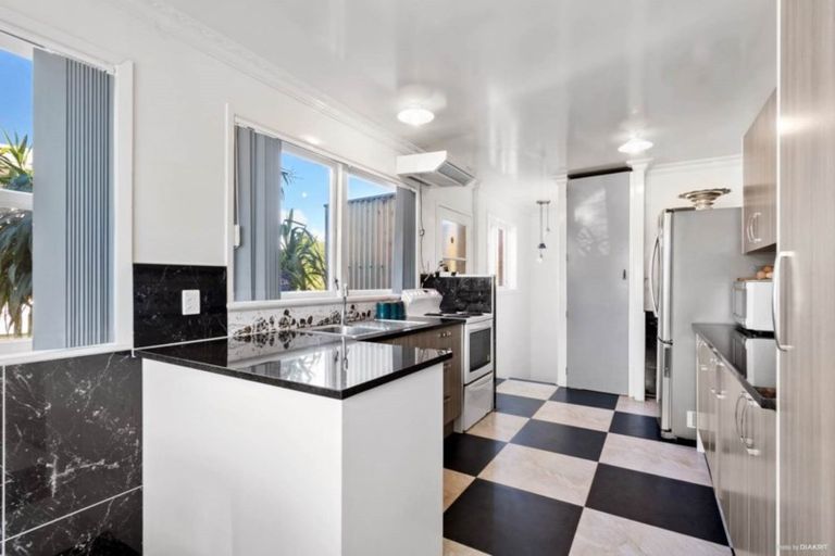 Photo of property in 93 Beaumonts Way, Manurewa, Auckland, 2102