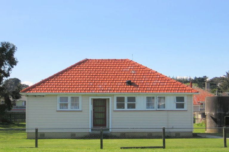 Photo of property in 53 Avenue Road, Foxton, 4814