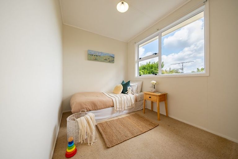 Photo of property in 18 Blakeborough Drive, Forrest Hill, Auckland, 0620