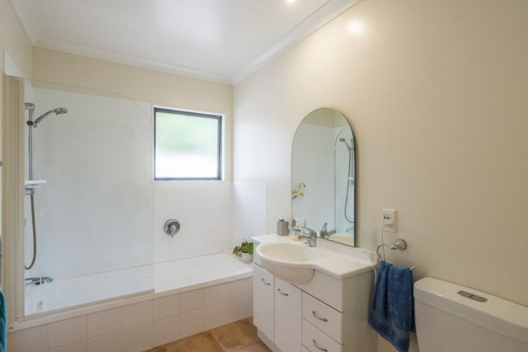 Photo of property in 38 Lorna Irene Drive, Raumati South, Paraparaumu, 5032