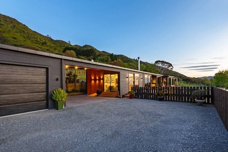 Photo of property in 221 Huia Street, Waikanae, 5391
