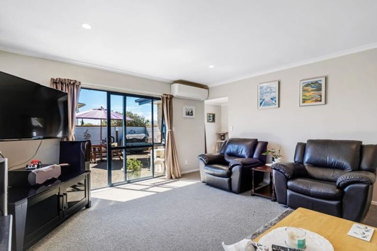 Photo of property in 32 Somerset Crescent, Highbury, Palmerston North, 4412