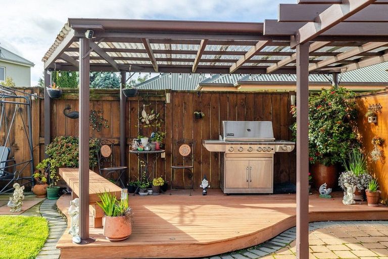 Photo of property in 62 Royal Oak Drive, Kelvin Grove, Palmerston North, 4414