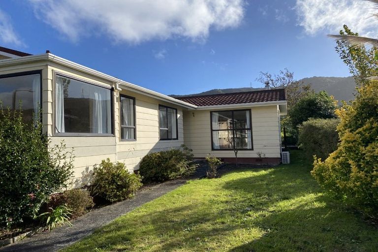 Photo of property in 343 Wellington Road, Wainuiomata, Lower Hutt, 5014