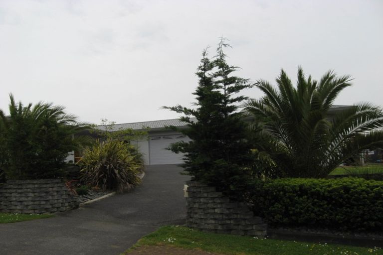 Photo of property in 12 Amber Place, Waimauku, 0812