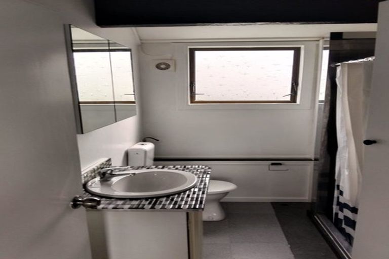 Photo of property in 112 Akaroa Drive, Maupuia, Wellington, 6022