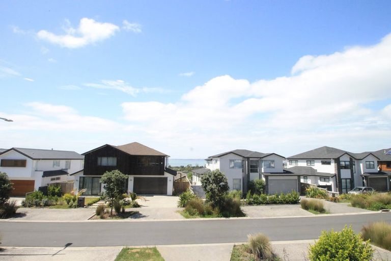 Photo of property in 50 Headland Drive, Long Bay, Auckland, 0630
