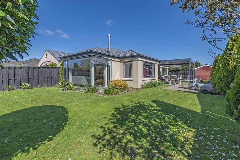 Photo of property in 35 Beechwood Drive, Northwood, Christchurch, 8051