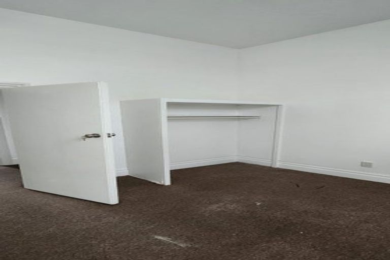 Photo of property in 60 Kelburn Parade, Kelburn, Wellington, 6012