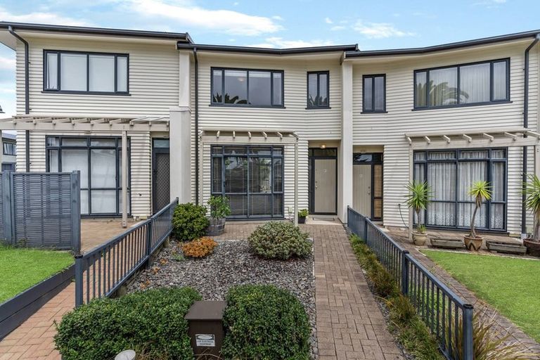 Photo of property in 41/2 Armoy Drive, East Tamaki, Auckland, 2016