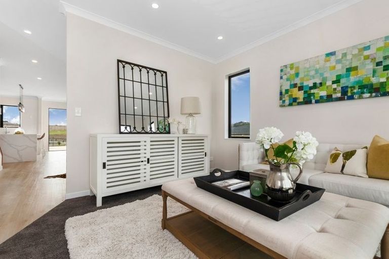 Photo of property in 31 Maka Terrace, Orewa, 0931