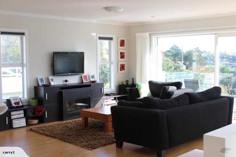 Photo of property in 584 Beach Road, Rothesay Bay, Auckland, 0630