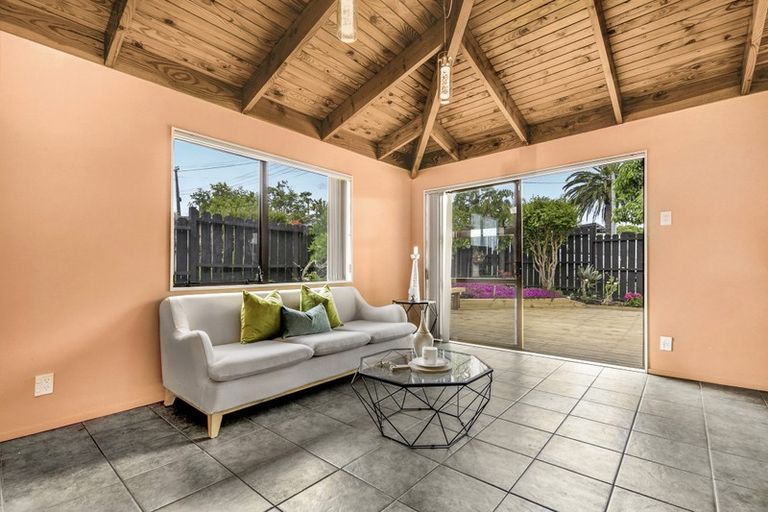 Photo of property in 2/23 Beatrice Avenue, Hillcrest, Auckland, 0627