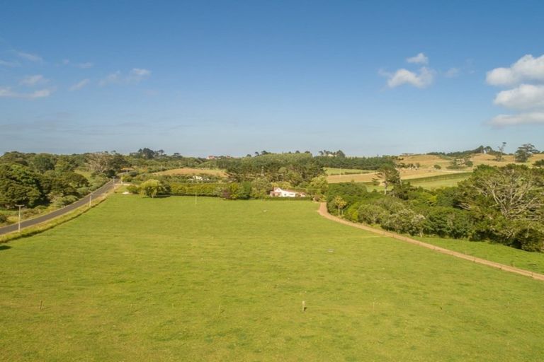 Photo of property in 366 Awhitu Central Road, Awhitu, 2684