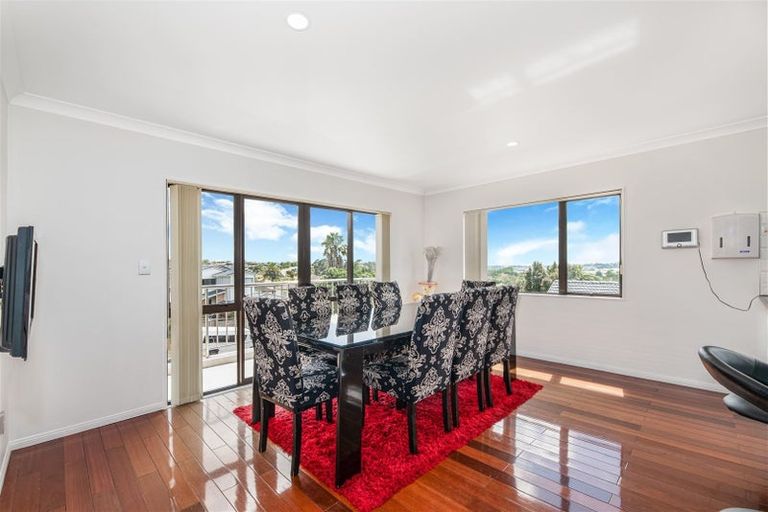 Photo of property in 76 San Valentino Drive, Henderson, Auckland, 0612