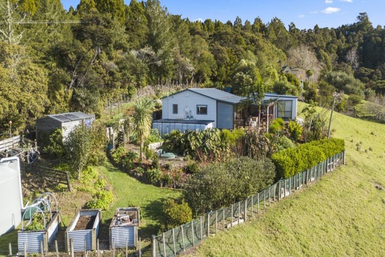 Photo of property in 82 Pinchgut Road, Kaukapakapa, 0873