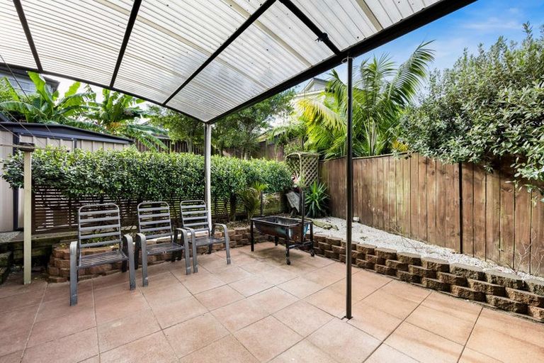 Photo of property in 1 Seresin Crescent, Flat Bush, Auckland, 2016