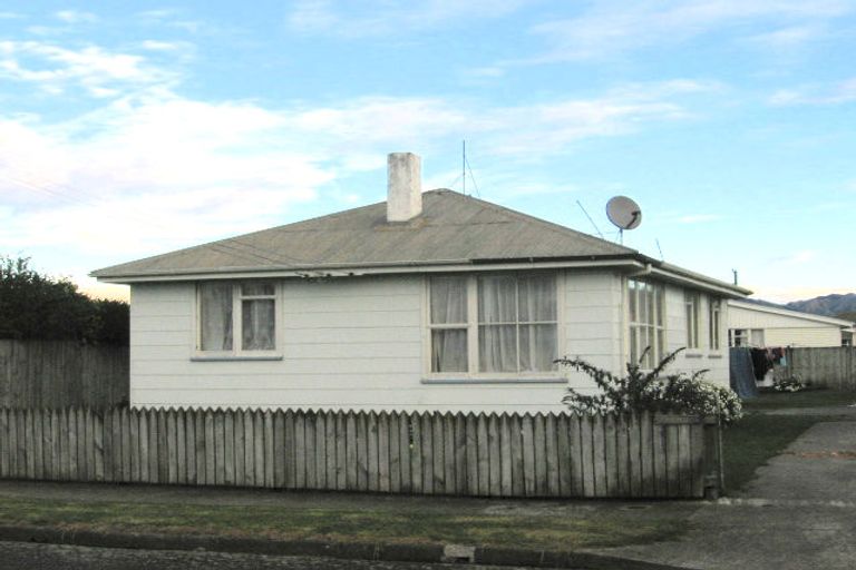 Photo of property in 3 Matai Place, Otaki, 5512