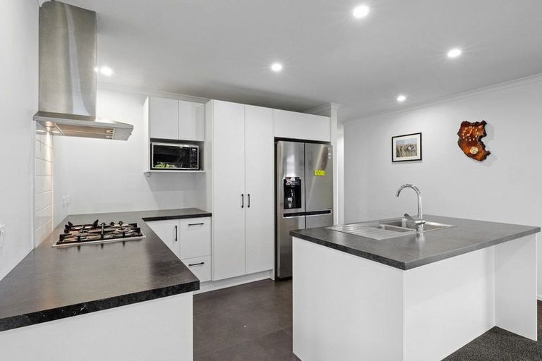Photo of property in 15 Dreaver Drive, Waitara, 4320