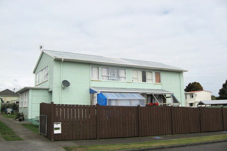 Photo of property in 6-8 Resolution Place, Marfell, New Plymouth, 4310