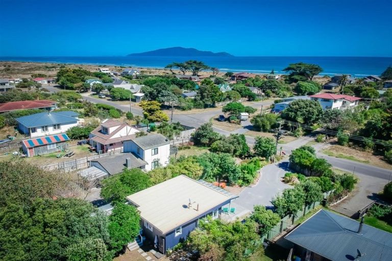 Photo of property in 52 Dixie Street, Te Horo Beach, Otaki, 5581