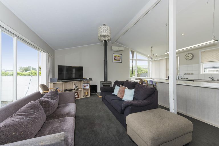 Photo of property in 10 Goodwin Drive, Rosehill, Papakura, 2113
