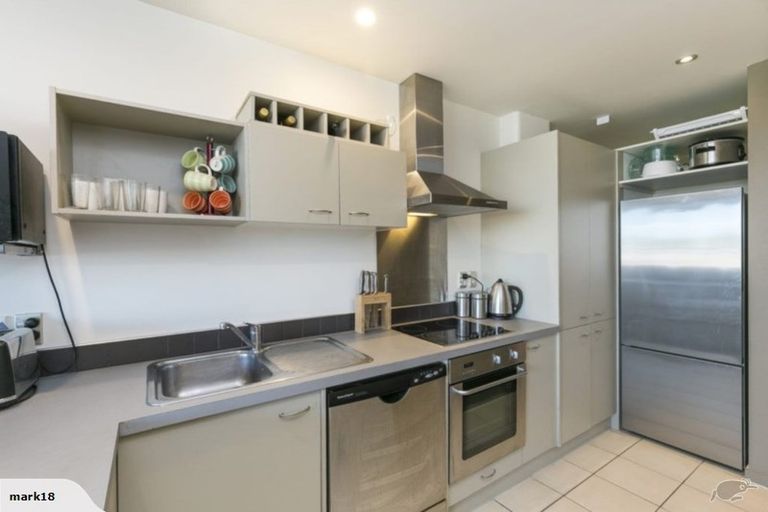 Photo of property in Stadium Garden Flats, 212/107 Thorndon Quay, Pipitea, Wellington, 6011